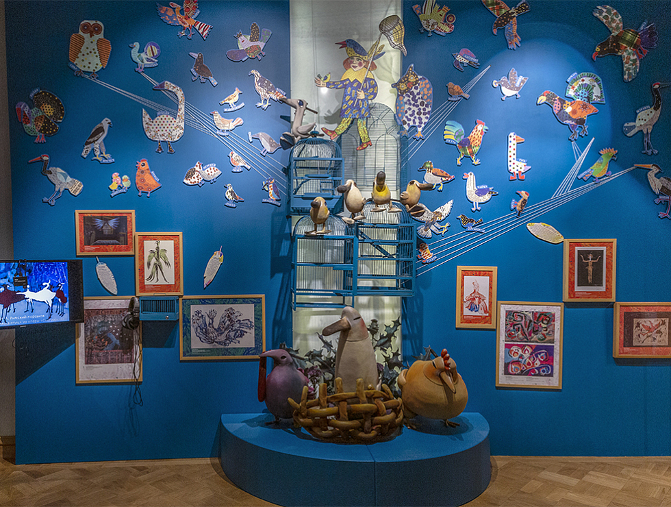 В Мемориальном музее-квартире Римского-Корсакова открылась выставка "Музыка птиц", в которой представлены экспонаты из Театра сказки